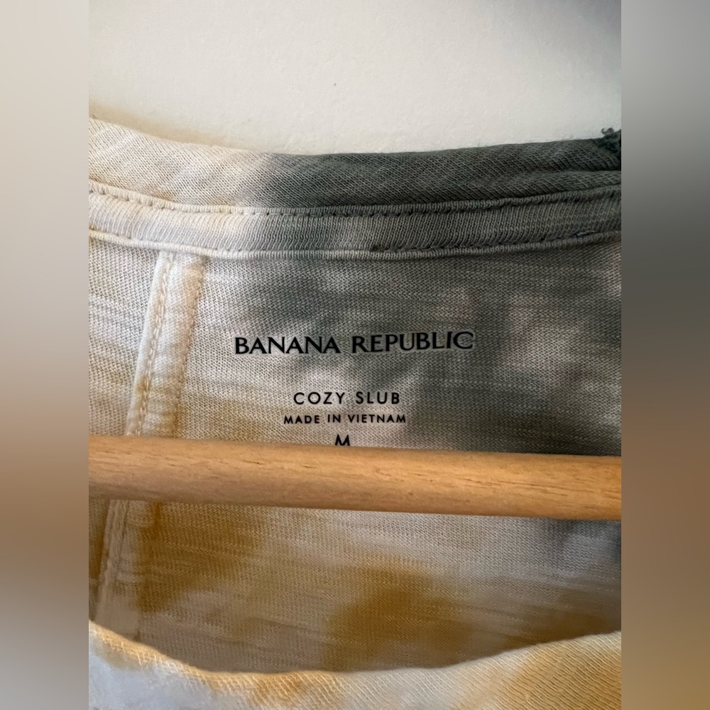 Banana Republic Tie-Dye Cozy Slub Short Sleeve Top - Green and Gold NWOT - Picture 3 of 3